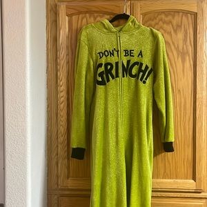 The Grinch onesie, fun and warm. Snuggle with the Grinch 😁